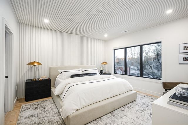 129 Withington Rd 129, Newton, MA 02460