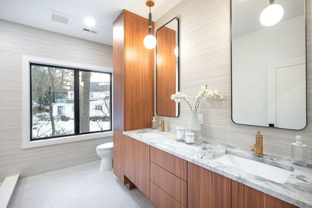 129 Withington Rd 129, Newton, MA 02460