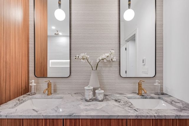 129 Withington Rd 129, Newton, MA 02460