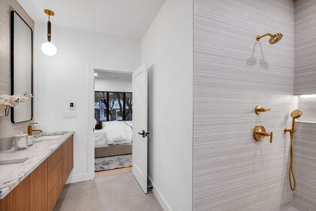 129 Withington Rd 129, Newton, MA 02460