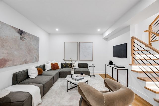 129 Withington Rd 129, Newton, MA 02460