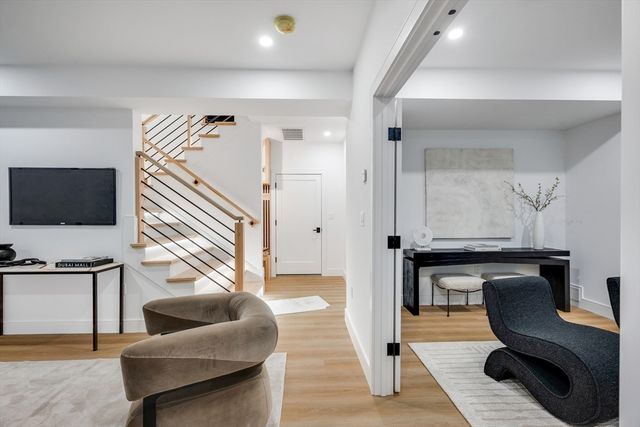 129 Withington Rd 129, Newton, MA 02460