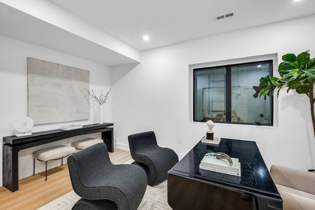 129 Withington Rd 129, Newton, MA 02460