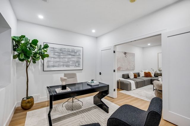 129 Withington Rd 129, Newton, MA 02460