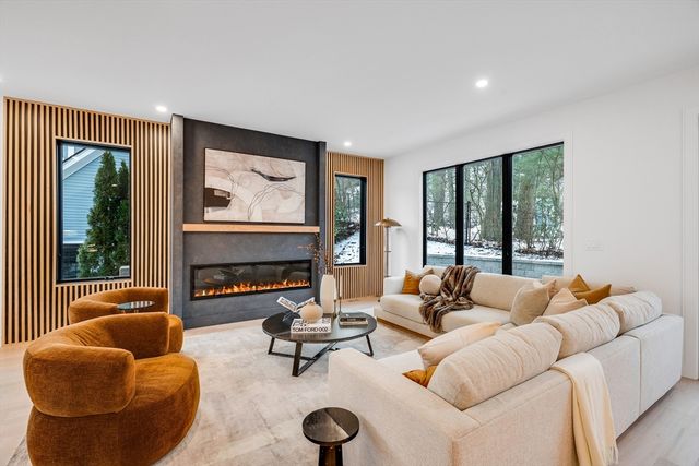 129 Withington Rd 129, Newton, MA 02460