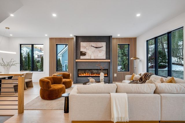 129 Withington Rd 129, Newton, MA 02460