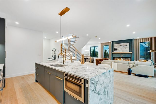 129 Withington Rd 129, Newton, MA 02460