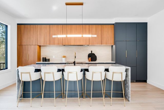 129 Withington Rd 129, Newton, MA 02460