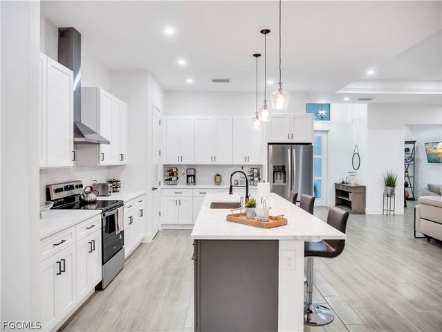 1819 SW 11th ST, Cape Coral, FL 33991