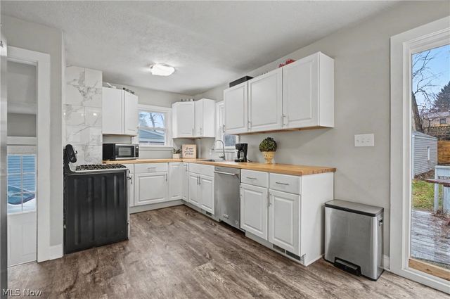 1364 Arnold Avenue, Akron, OH 44305