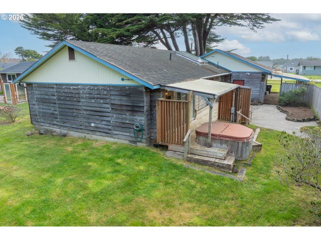 1260 JACKSON Ave Sw, Bandon, OR 97411