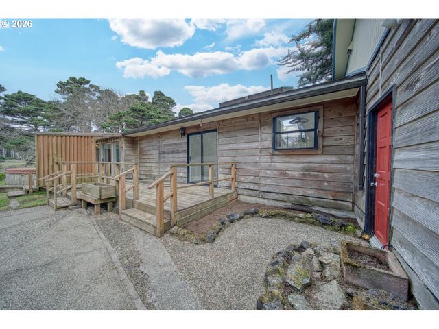 1260 JACKSON Ave Sw, Bandon, OR 97411