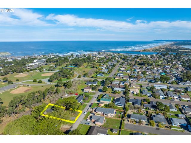 1260 JACKSON Ave Sw, Bandon, OR 97411