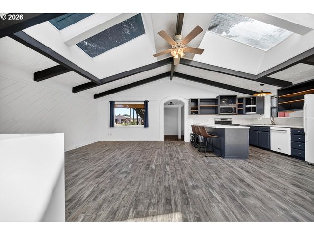 1260 JACKSON Ave Sw, Bandon, OR 97411