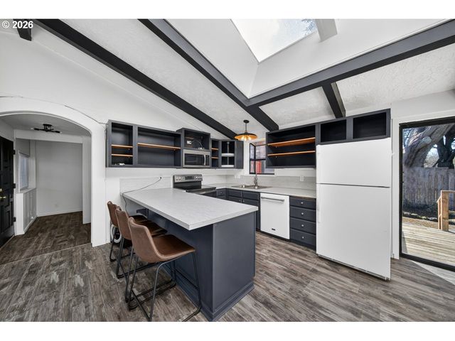 1260 JACKSON Ave Sw, Bandon, OR 97411