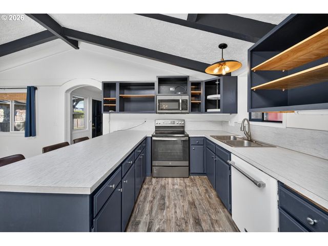 1260 JACKSON Ave Sw, Bandon, OR 97411