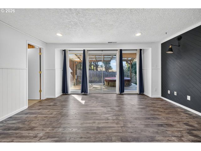 1260 JACKSON Ave Sw, Bandon, OR 97411