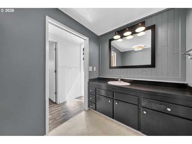 1260 JACKSON Ave Sw, Bandon, OR 97411