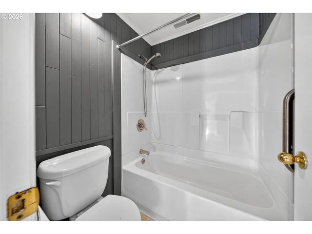 1260 JACKSON Ave Sw, Bandon, OR 97411