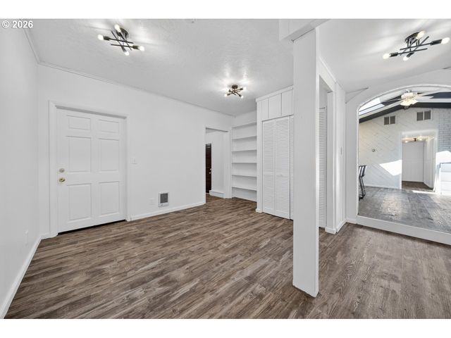 1260 JACKSON Ave Sw, Bandon, OR 97411