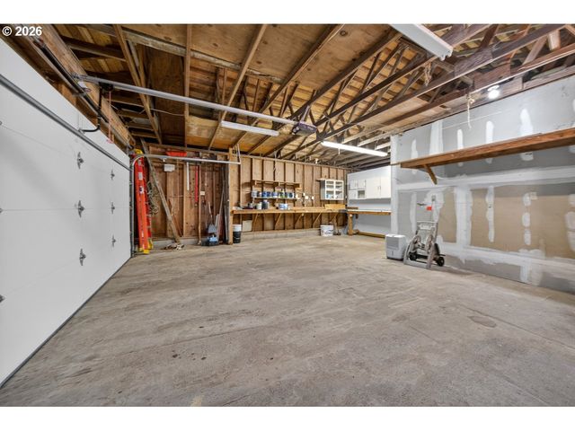 1260 JACKSON Ave Sw, Bandon, OR 97411