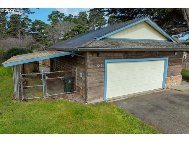 1260 JACKSON Ave Sw, Bandon, OR 97411