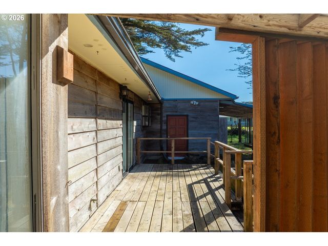 1260 JACKSON Ave Sw, Bandon, OR 97411