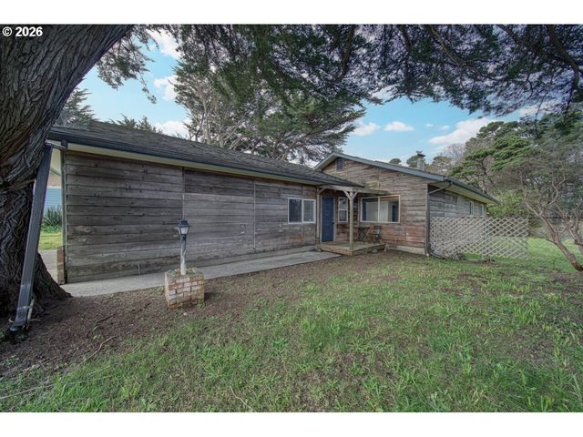 1260 JACKSON Ave Sw, Bandon, OR 97411