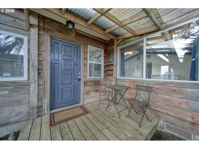 1260 JACKSON Ave Sw, Bandon, OR 97411