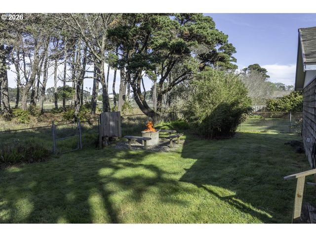 1260 JACKSON Ave Sw, Bandon, OR 97411