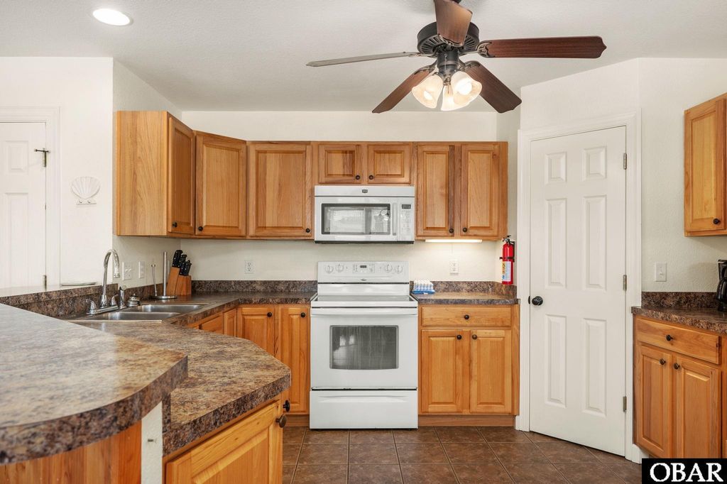 Image 17 of property listing at 3303 S Croatan Highway lot #3, Nags Head, NC 27959
