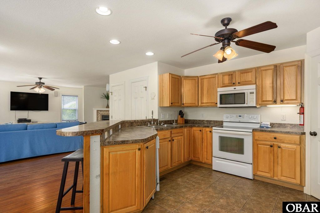 Image 19 of property listing at 3303 S Croatan Highway lot #3, Nags Head, NC 27959