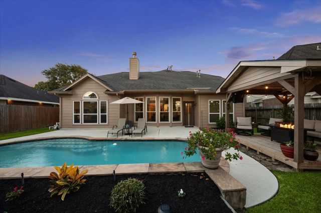 2939 Regata Run Drive, Friendswood, TX 77546