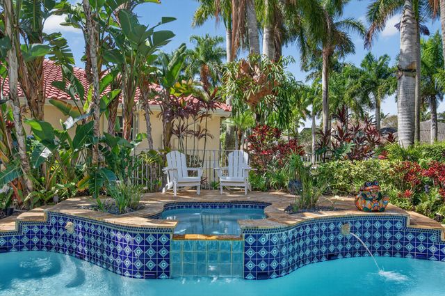 909 Stillwater Court, Weston, FL 33327