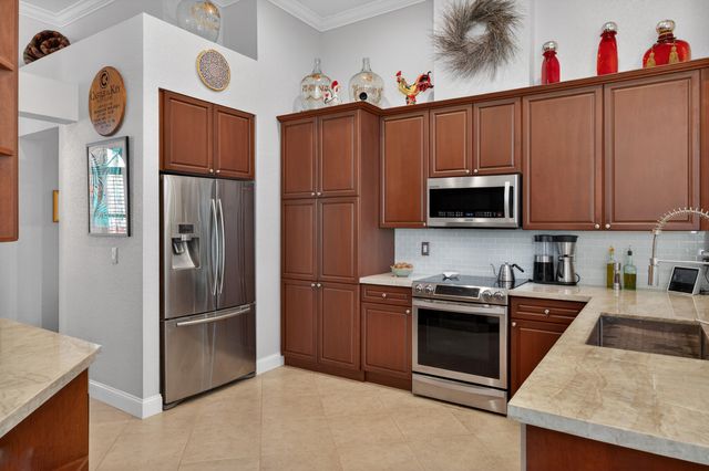 909 Stillwater Court, Weston, FL 33327