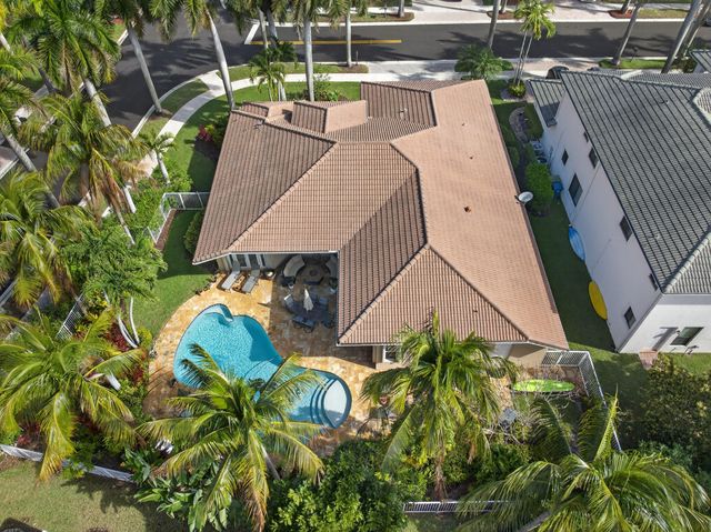 909 Stillwater Court, Weston, FL 33327