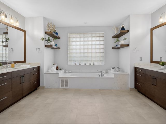 909 Stillwater Court, Weston, FL 33327