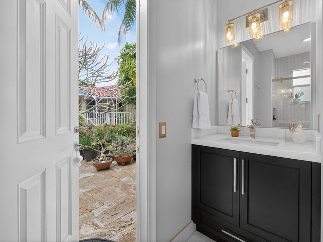 909 Stillwater Court, Weston, FL 33327