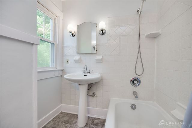 25 Laura Avenue, Dayton, OH 45405