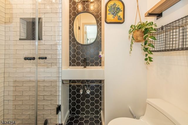 67 Ryerson Ave, Newton Town, NJ 07860