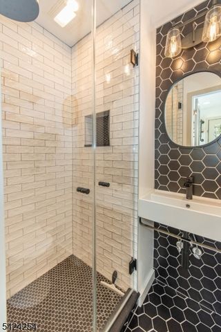 67 Ryerson Ave, Newton Town, NJ 07860