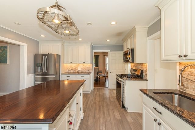 67 Ryerson Ave, Newton Town, NJ 07860