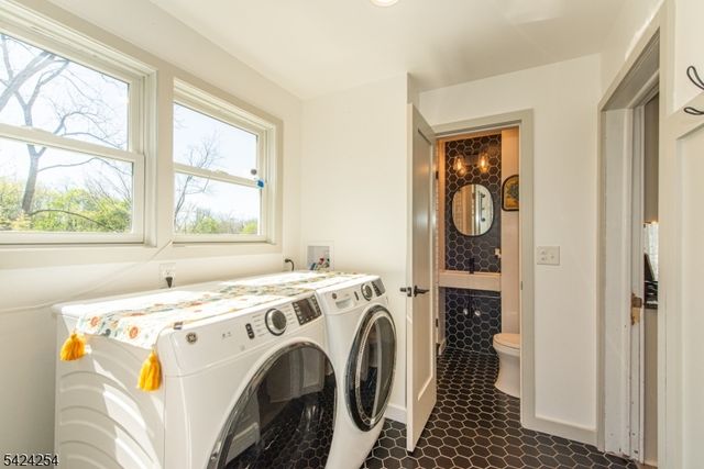 67 Ryerson Ave, Newton Town, NJ 07860