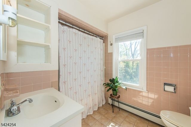 67 Ryerson Ave, Newton Town, NJ 07860