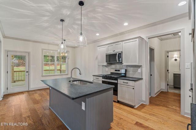 1172 Madison Oaks Rd, Knoxville, TN 37924