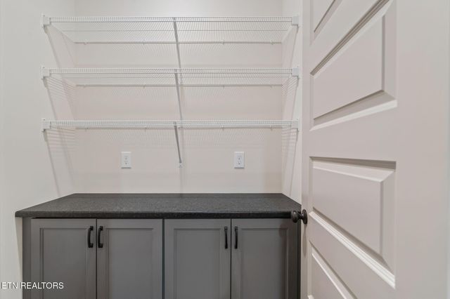 1172 Madison Oaks Rd, Knoxville, TN 37924