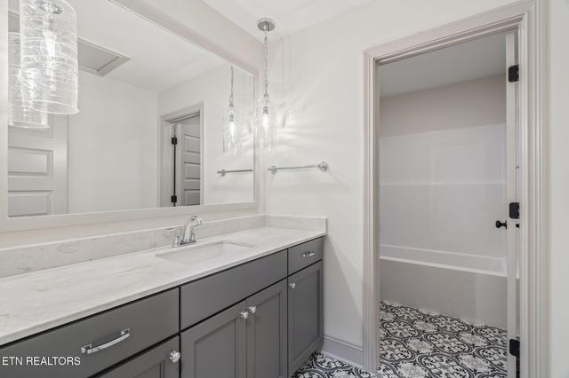 1172 Madison Oaks Rd, Knoxville, TN 37924