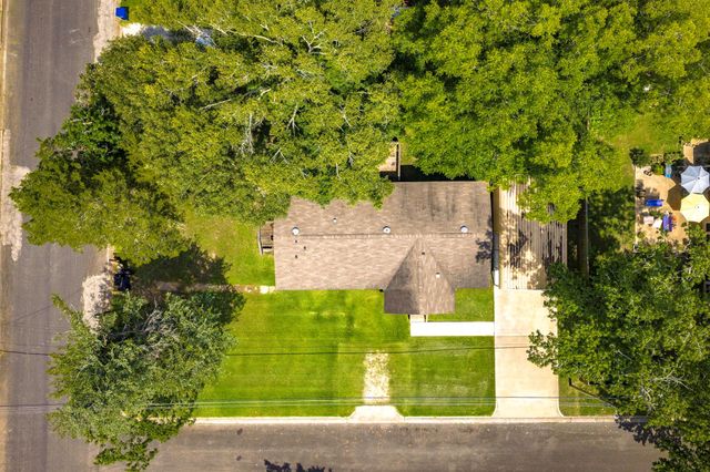 404 E Mimosa Drive, Livingston, TX 77351