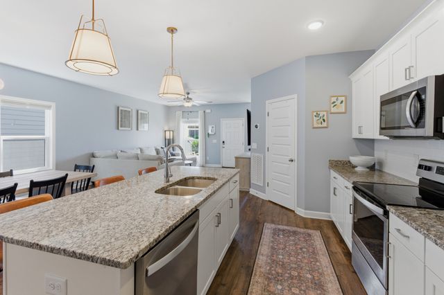 2004 French Bayou Ln, Hendersonville, TN 37075