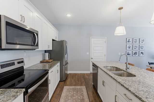 2004 French Bayou Ln, Hendersonville, TN 37075